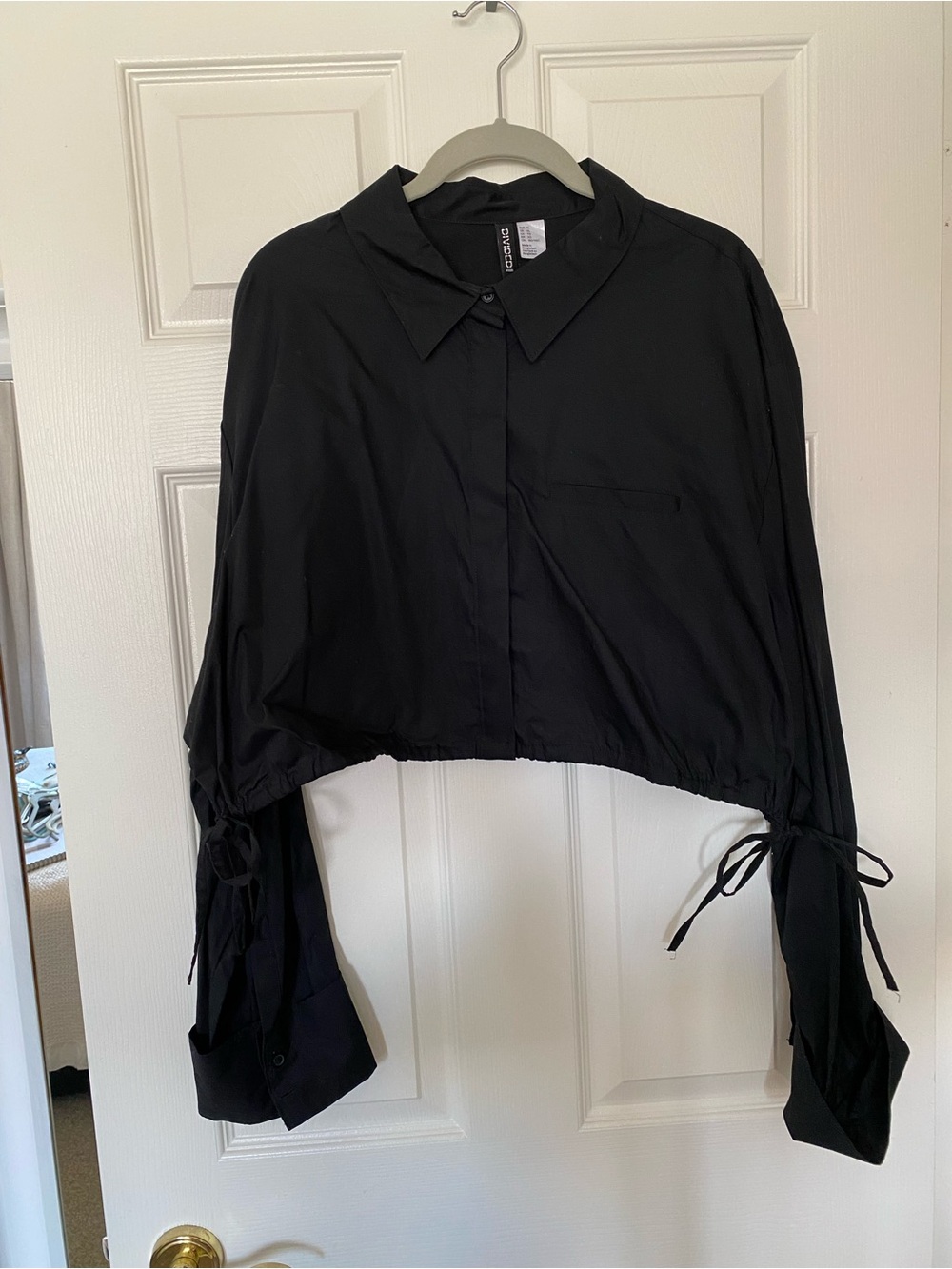 H&M Black Cropped Button-Front Tie-Sleeve Shirt